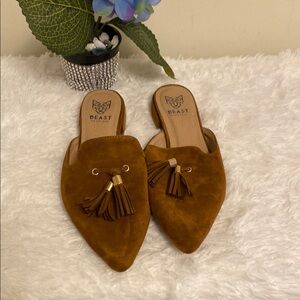 By Beast Fashion Flats shoes Sz 7m.